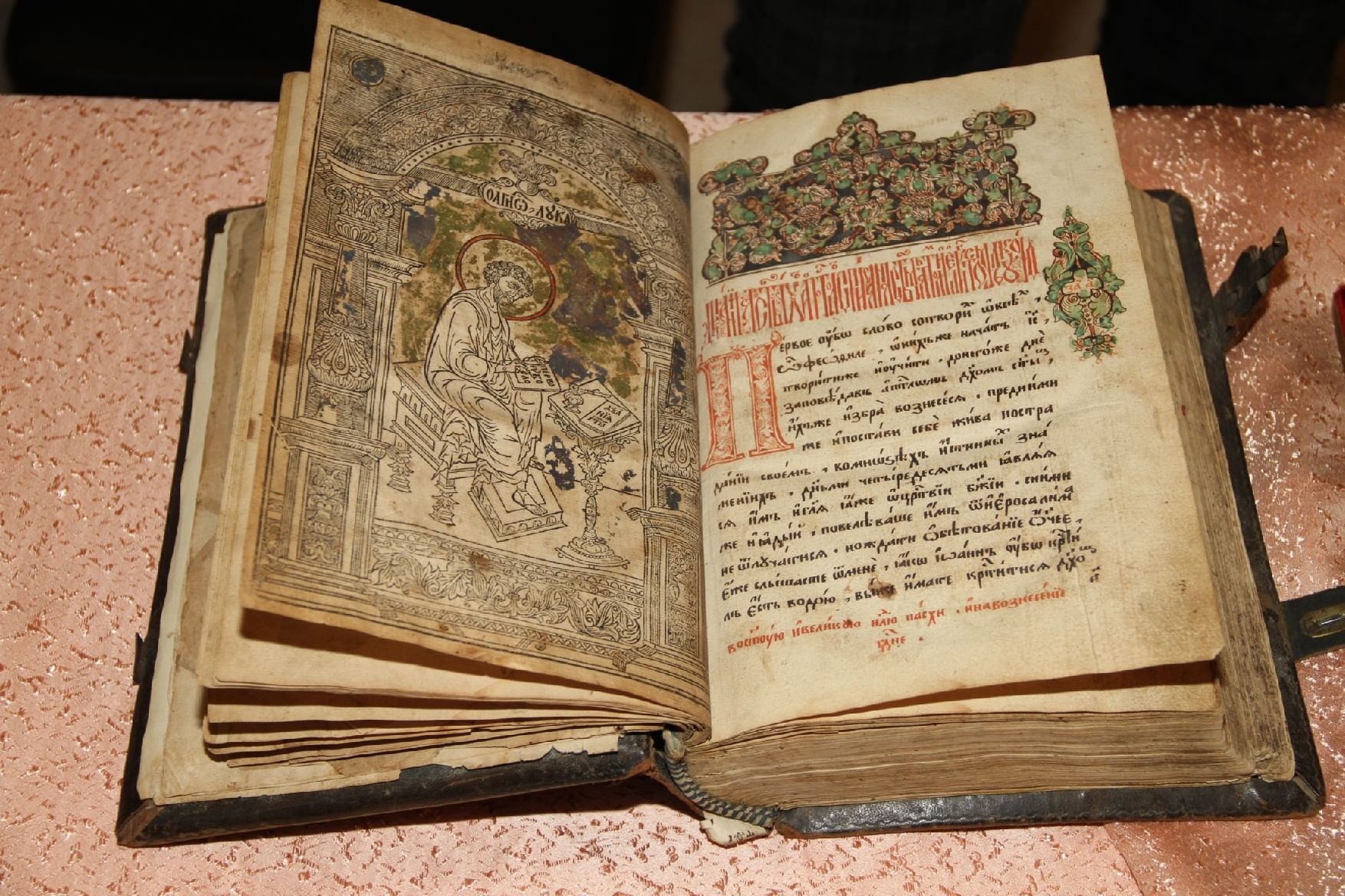 Картинка древней книги