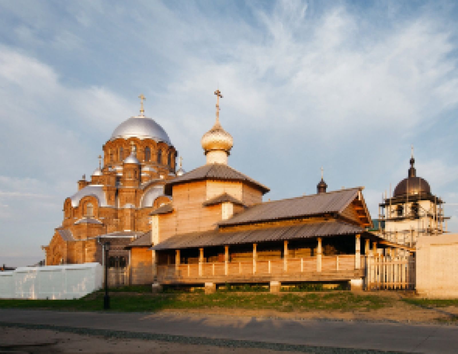 Свияжск храм. Свияжский Иоанно-Предтеченский монастырь. Свияжский Иоанно-Предтеченский монастырь Свияжск. Церкви на острове Свияжск. Свияжск храм Ивана Грозного.