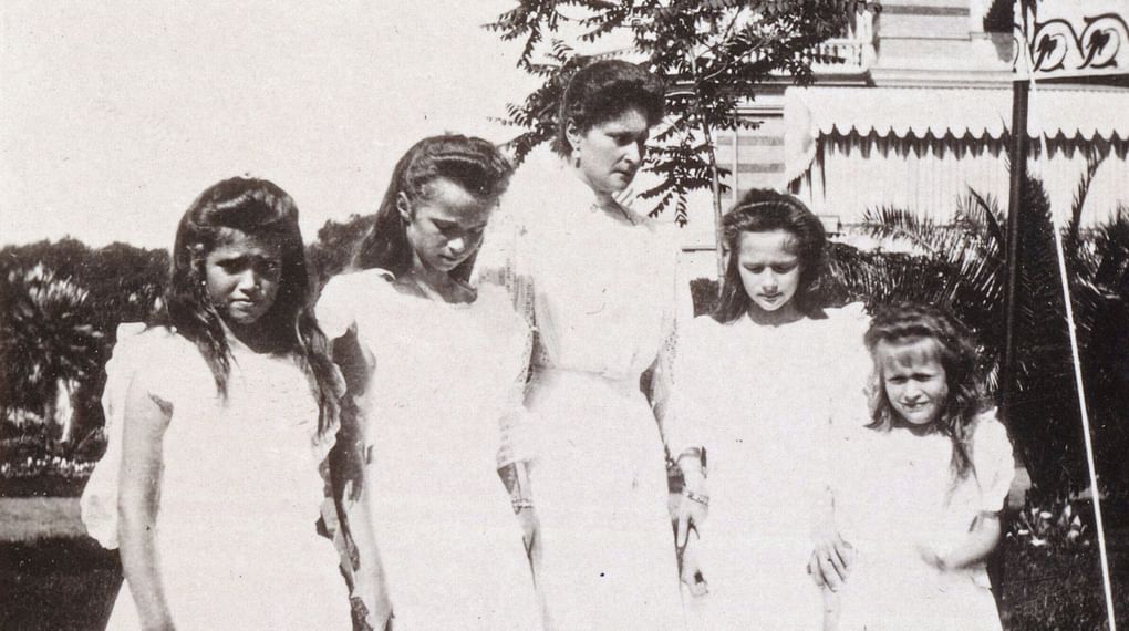 Императрица Александра Федоровна с дочерьми