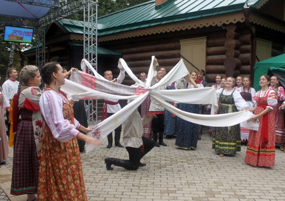 Музей праздников москва. Музейный праздник. День Кутузовской избы. Примеры музейный праздник. Музейные праздники на улице.