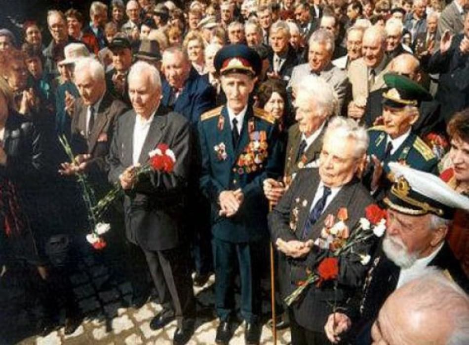 Старик ветеран. Кто относится к ветеранам великой отечественной. Фото ветеранов. День победы ветераны. Ветераны с орденами.