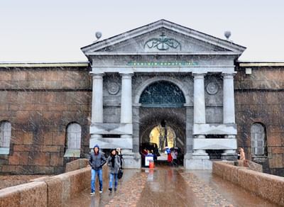 Невские ворота Петропавловской крепости