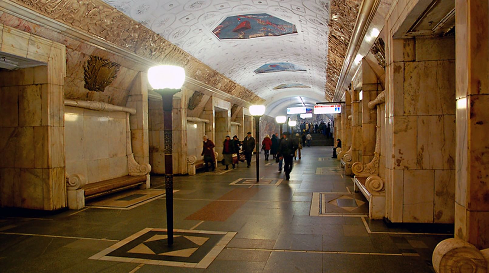 Новокузнецкая станция метро фото