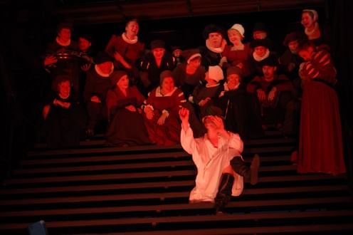 Сцена из спектакля Валерия Фокина «Гамлет». Александринский театр, Санкт-Петербург, 2010 год