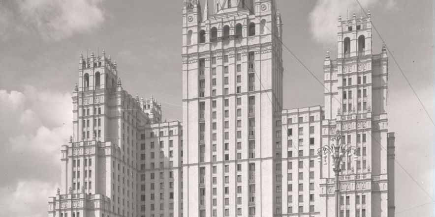 Основное изображение для учреждения Высотный жилой дом на площади Восстания