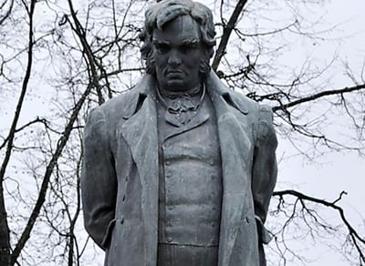 Памятник Крылову