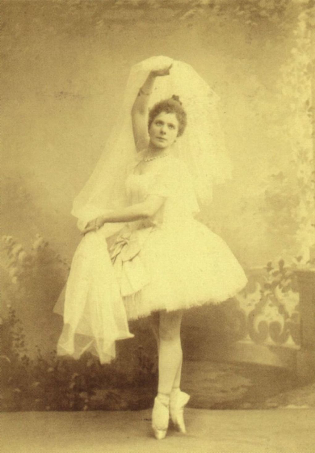 Пьерина Леньяни в партии Раймонды. 1898 год