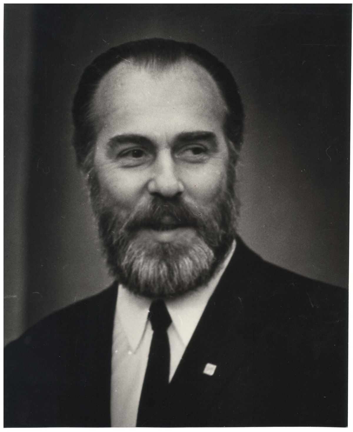 Гелий  Коржев 