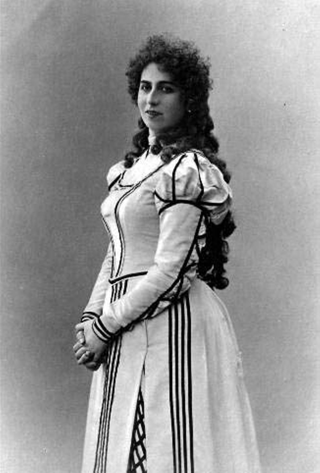 Антонина Нежданова в образе Джильды из оперы «Риголетто»