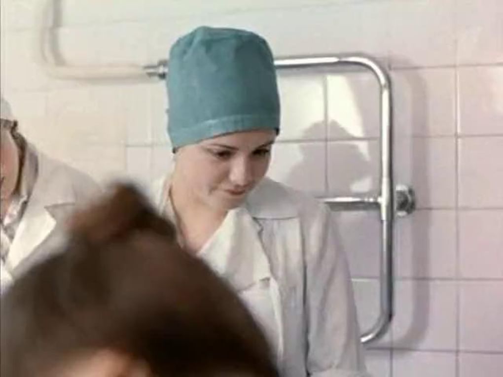 Елена Цыплакова в роли Жени Кораблевой. Кадр из фильма «Счастливая, Женька!» (1984)