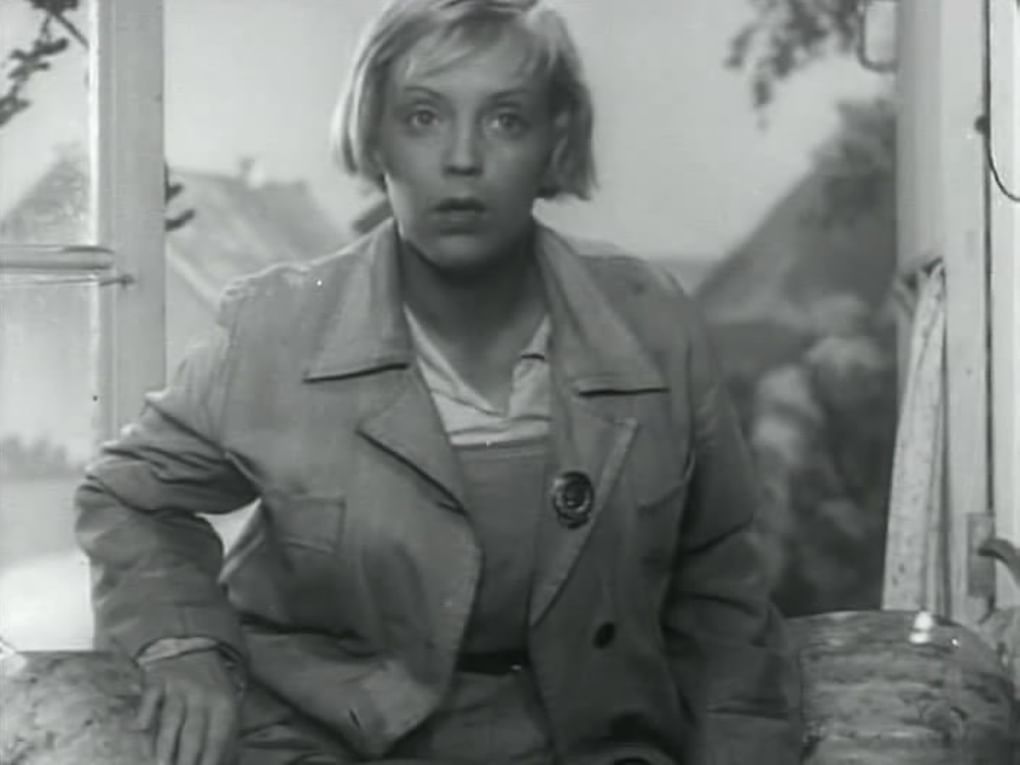 Марина Ладынина в роли Марьяны Бажан. Кадр из фильма «Трактористы» (1939)