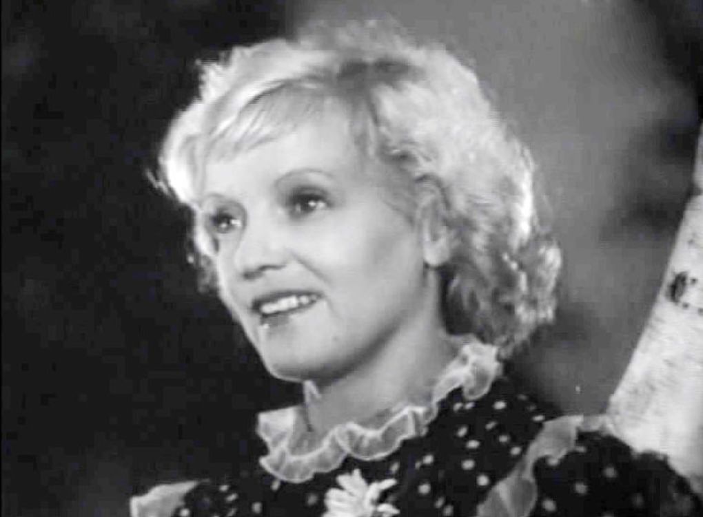 Марина Ладынина в роли Вари Панковой. Кадр из фильма «В 6 часов вечера после войны» (1944)