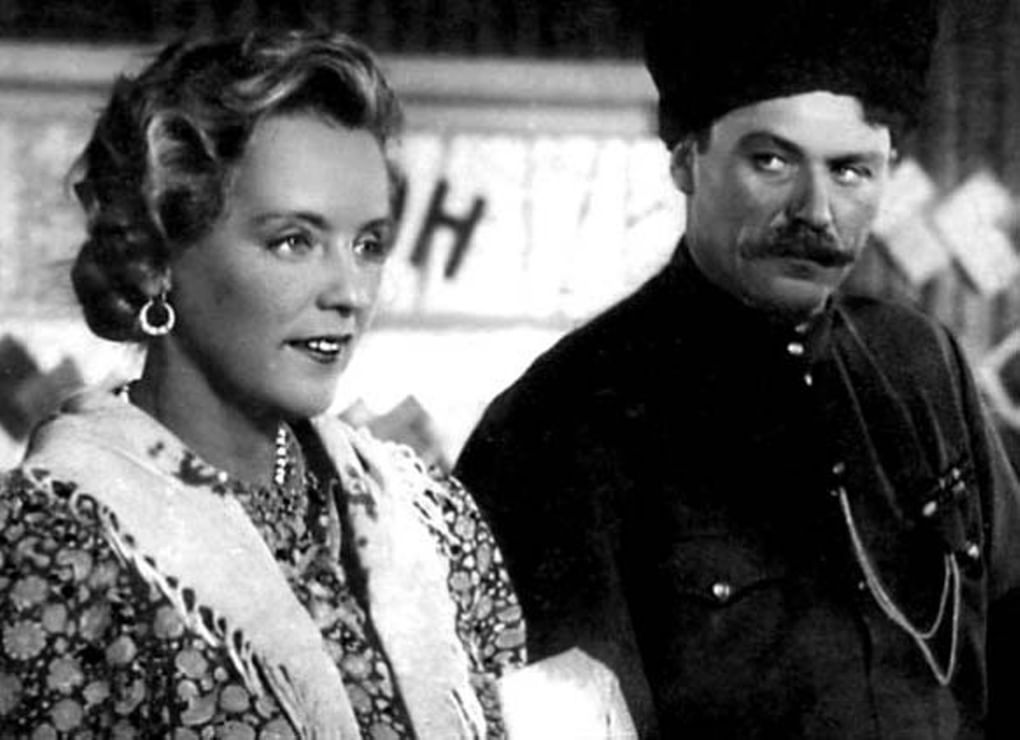 Марина Ладынина в роли Галины Ермолаевны Пересветовой. Кадр из фильма «Кубанские казаки» (1949)