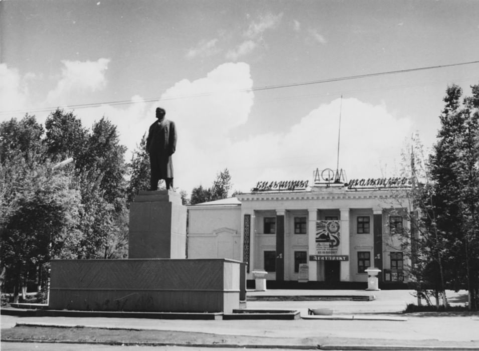 Г райчихинск амурская область. Город Райчихинск Амурская область. Кинотеатр Родина, город Райчихинск, Амурской области. Райчихинск Амурская область кинотеатр. Старый Райчихинск.