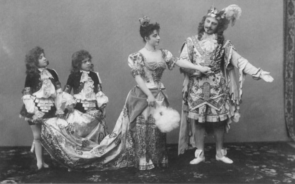 Карлотта Брианца в партии Аврора и Павел Гердт в партии Дезире. 1890 год. Фотография из архива Мариинского театра.
