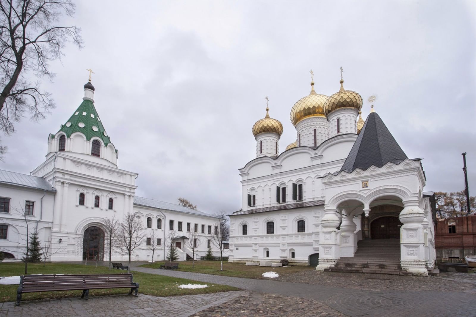 Свято-Троицкий Ипатьевский мужской монастырь. Колыбель династии Романовых.  Подробная информация: расписание, фото, адрес и т. д. на официальном сайте  Культура.РФ