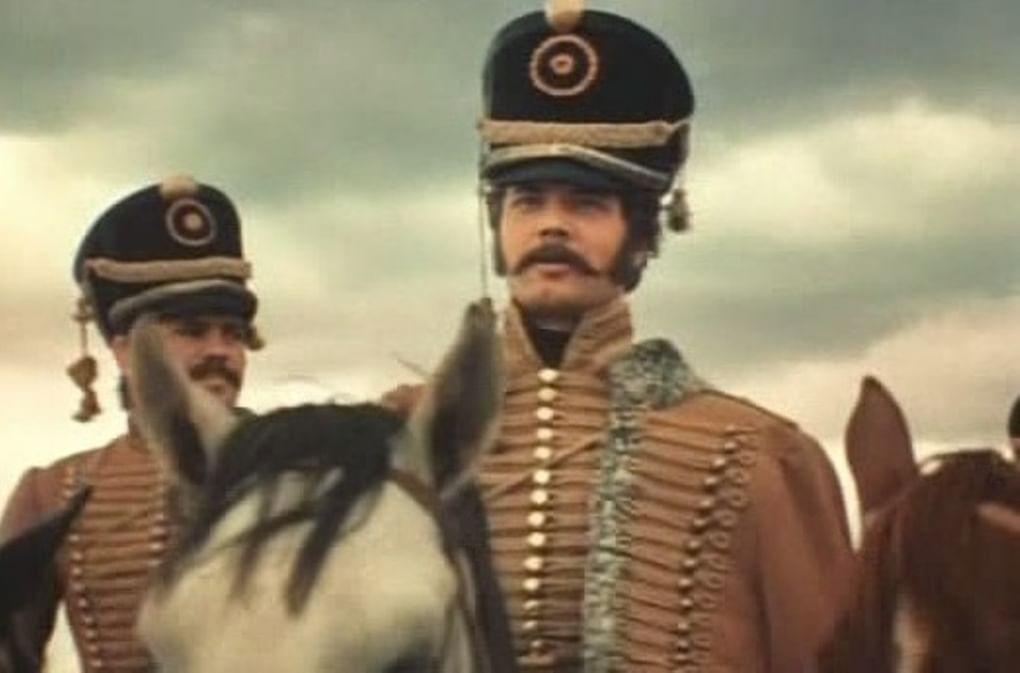 Кадр из фильма «Эскадрон гусар летучих» (1980)