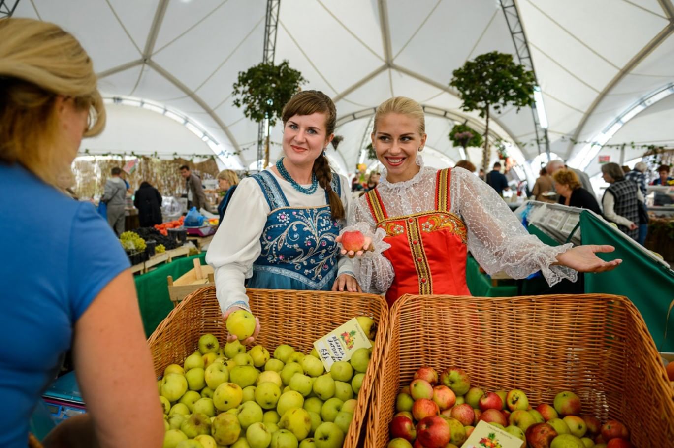 Осташковская ярмарка. Ярмарка. Фермерская ярмарка. Сезонная ярмарка. Ярмарка картинки.