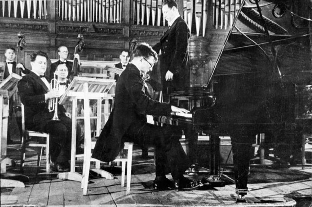 Дмитрий Шостакович исполняет Первый фортепианный концерт