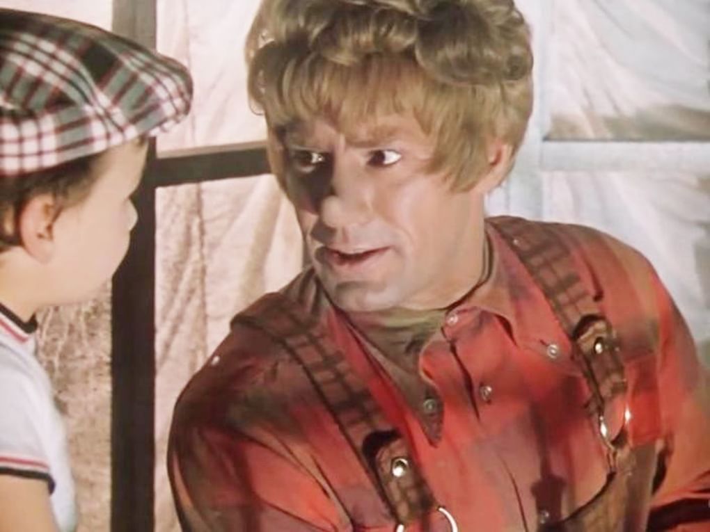 Спартак Мишулин в роли Карлсона в спектакле «Малыш и Карлсон, который живет на крыше» (1968)