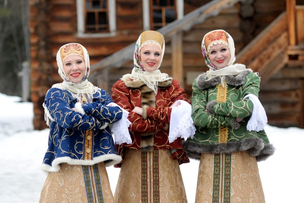 Сценка девицы. 3 Девицы. Три девицы в новый год. Новогодняя сценка три девицы. Три девицы на новый лад.