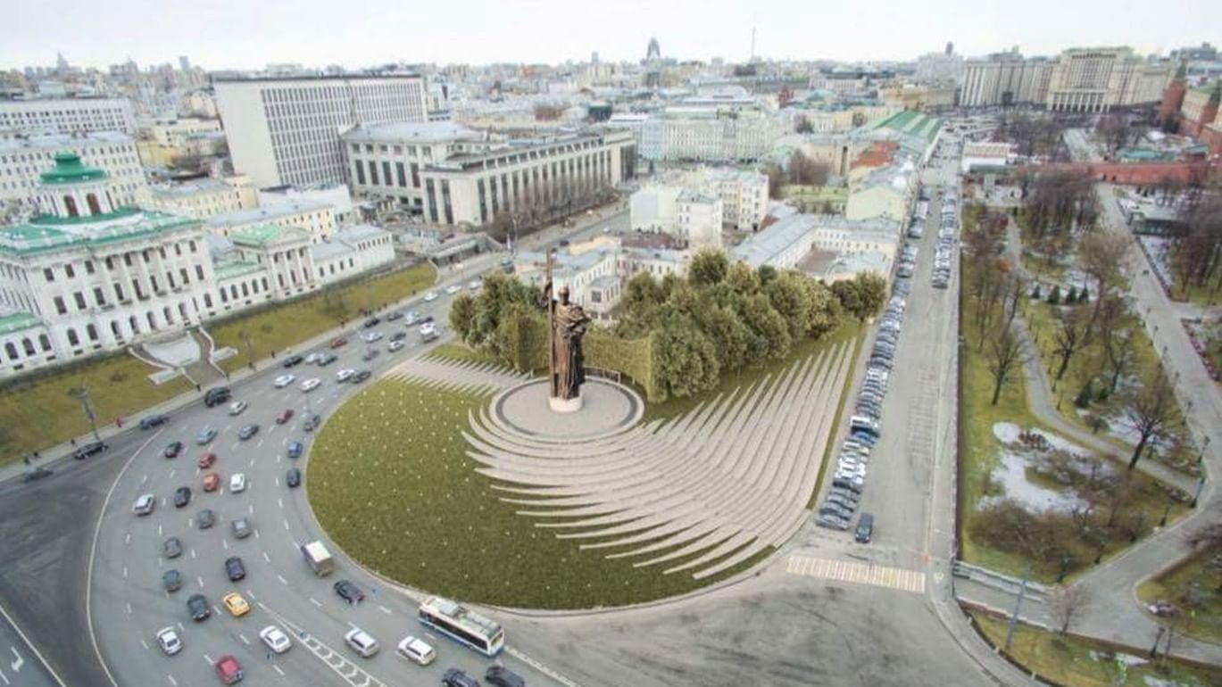 Открытые площадей в городах. Боровицкая площадь в Москве. Боровицкая площадь памятник Владимиру. Памятник на Боровицкой площади.