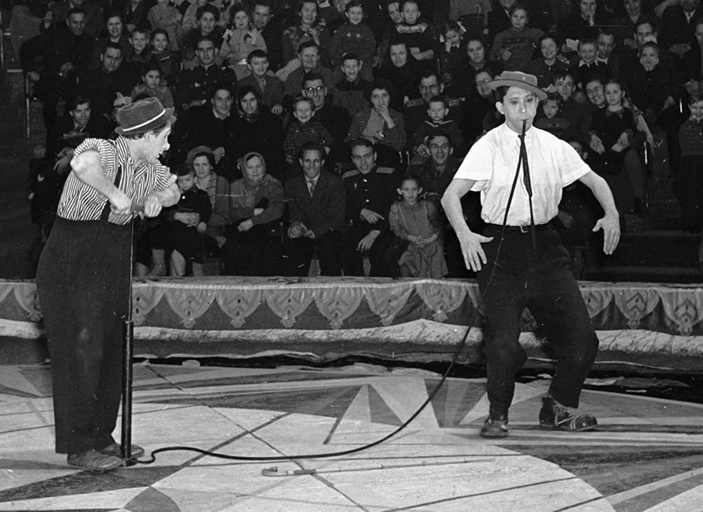 Юрий Никулин и Михаил Шульдин на арене цирка. 1958 год. Фотография: coollib.com