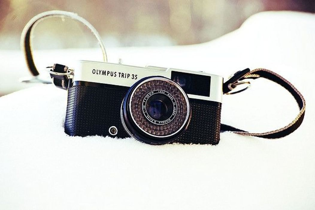 My new camera. Новый фотоаппарат. Фотоаппарат зима. Фотоаппарат в снегу. Фотоаппарат на столе.