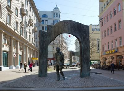 Памятник Булату Окуджаве