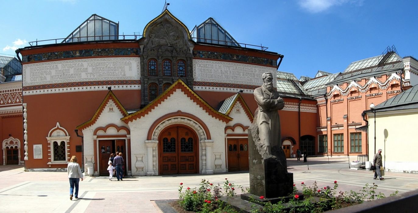 Tretyakov gallery. Семь чудес Москвы Третьяковская галерея. Исторический музей в Москве и Третьяковская галерея. Третьяковская галерея Москва в 19. 2 Здания Третьяковской галереи.