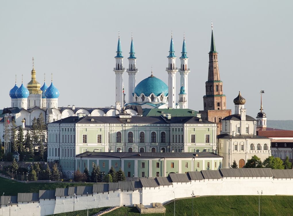 Башня Сююмбике, мечеть «Кул-Шариф», Благовещенский собор, Казанский кремль. Фотография: Дмитрий Неумоин / фотобанк «Лори»