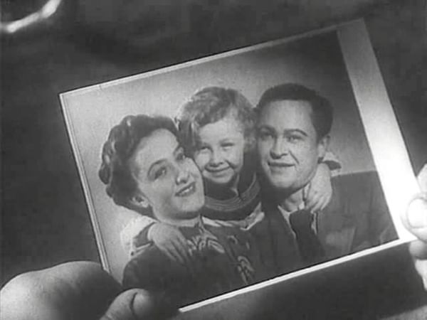 Кадр из художественного фильма Василия Пронина «Сын полка» (1946)