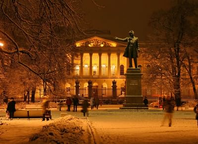 Площадь Искусств в Санкт-Петербурге