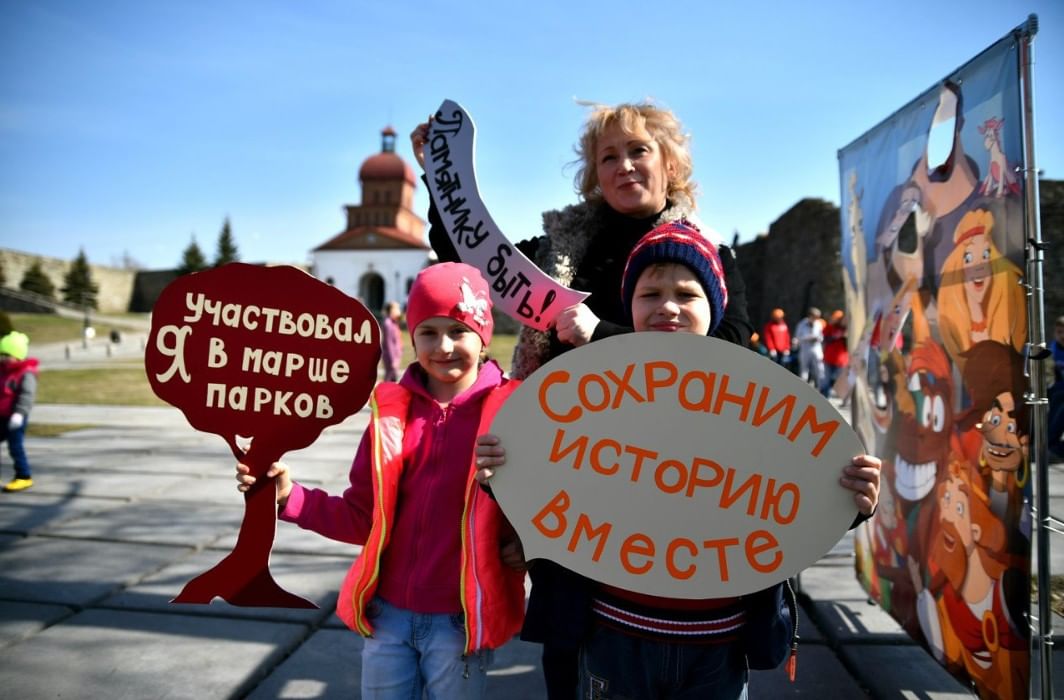 Стена памятники акция волонтеров.