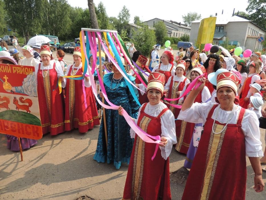 Ивановская ярмарка. Ивановская ярмарка Яренск. Яренск люди. Ярмарка в Яренске. Традиции и обычаи Ивановской области.