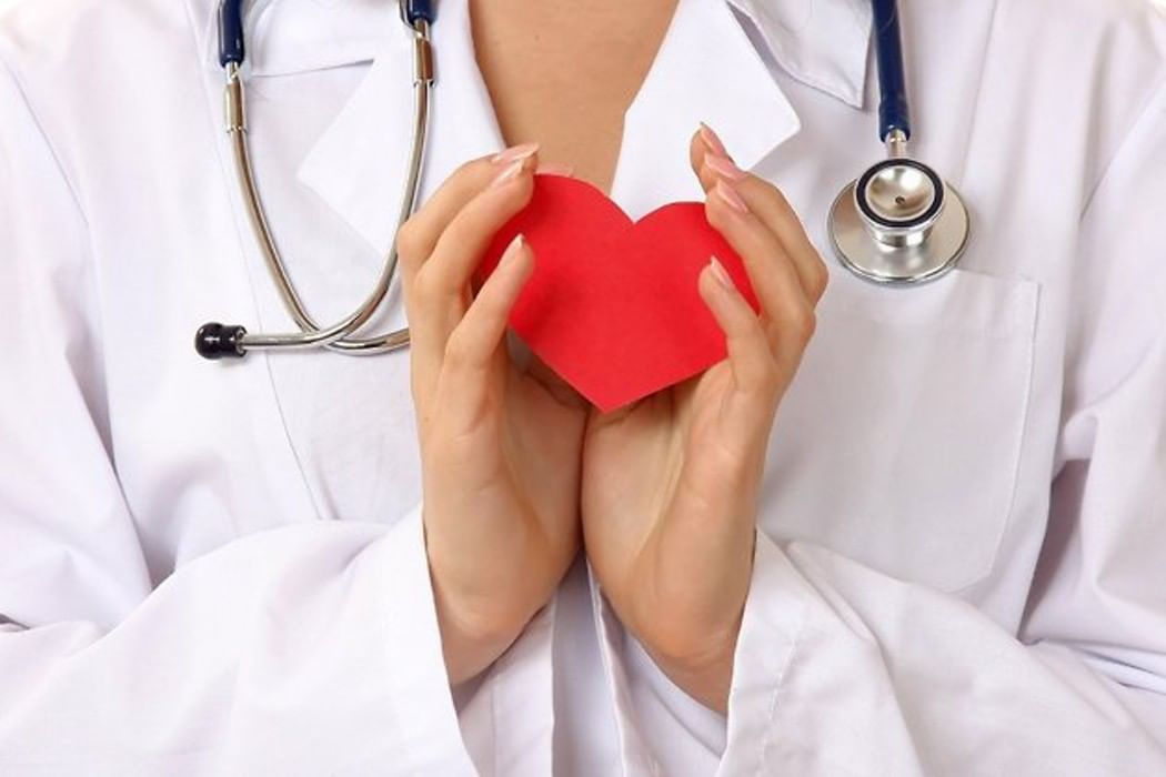 Любовь с врачом. Сердце медицина. Медицина любовь. Медсестра с сердцем. Медсестра любовь.