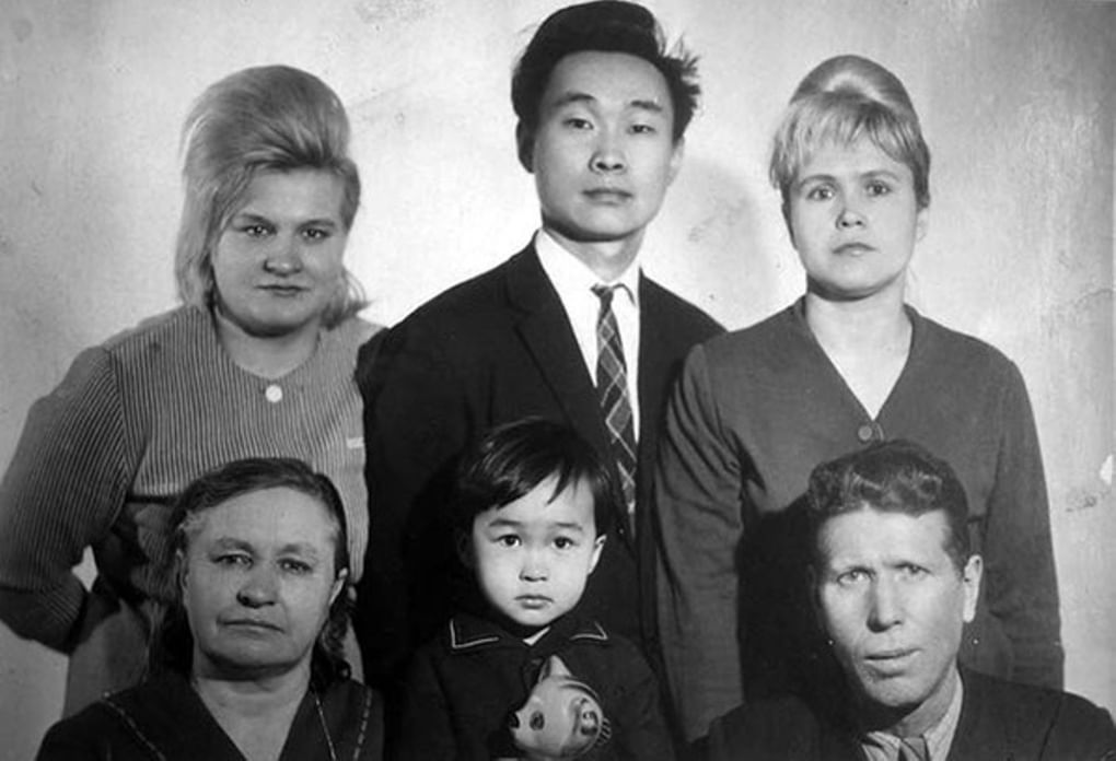 Виктор Цой с семьей. Фотография: isrageo.com