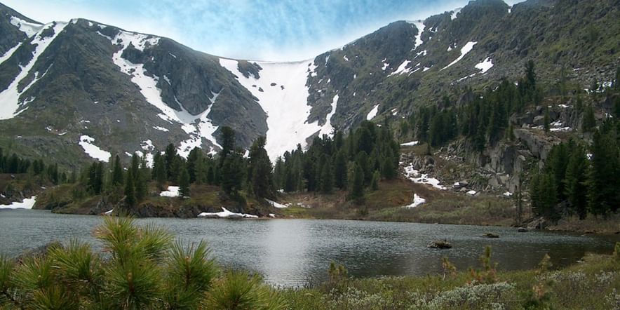 Основное изображение для учреждения Алтайский заповедник: водопад Корбу и Каракольские озера