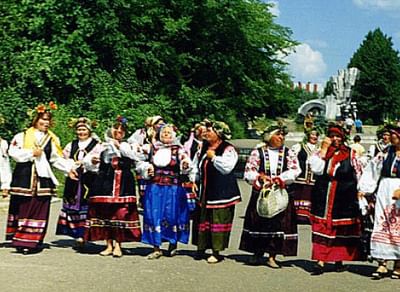 Троицкий обряд кумления девушек в селе Верхний Мамон Воронежской области