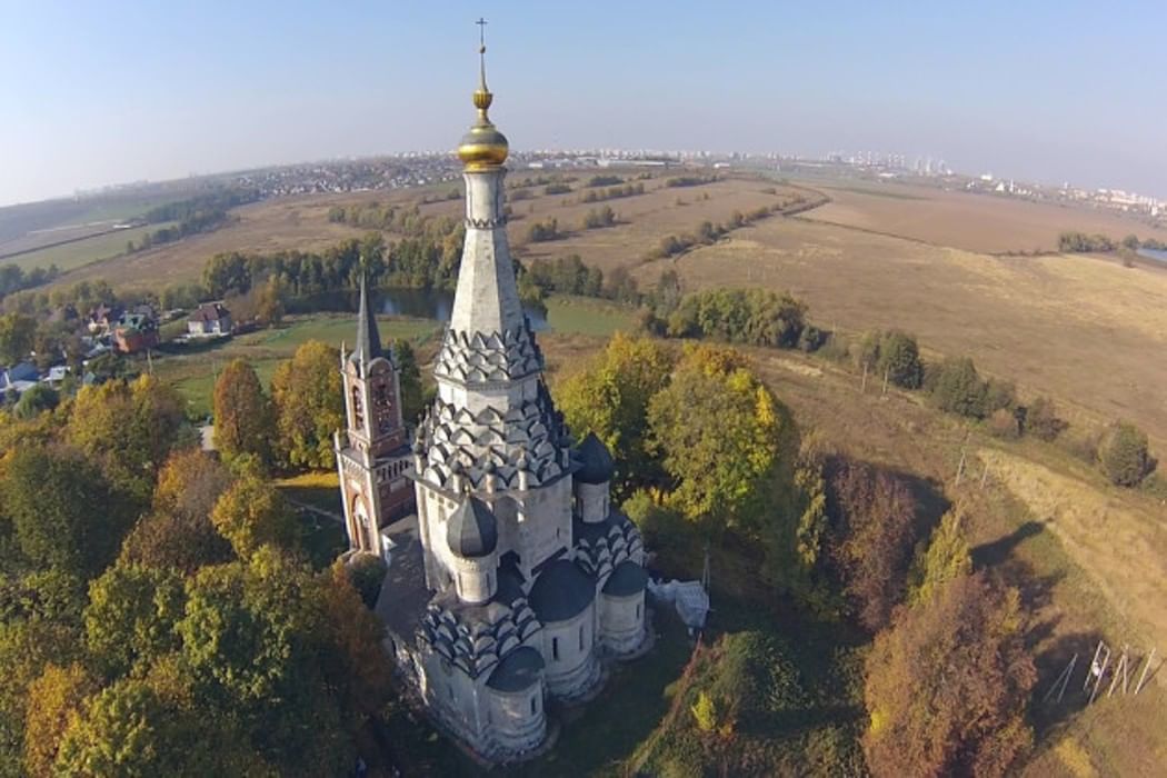 Села остров. Храм Преображения Господня в селе остров. Село остров Московская область храм Преображения Господня. Церковь Спаса Преображения в селе остров. Православный храм Преображения Господня в подмосковном селе остров.