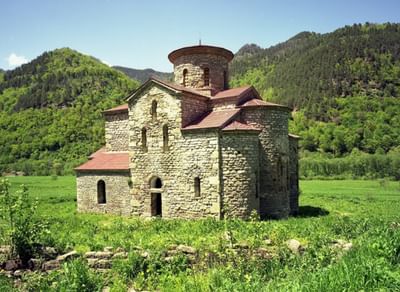 Храм на Нижне-Архызском городище (Средний) в республике Карачаево-Черкессия