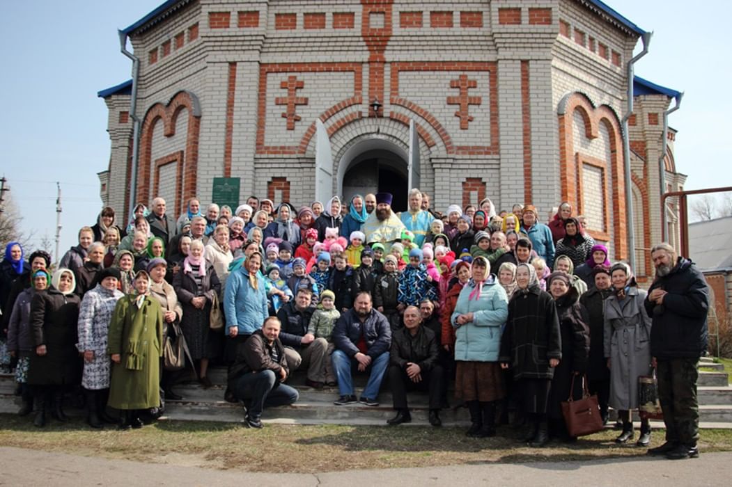 Новости пгт. Казанский храм пгт Каменка. Храм в Каменке Воронежской области. Казанский храм Каменка Воронежская область. Храм Казанской Божией матери пгт Каменка.