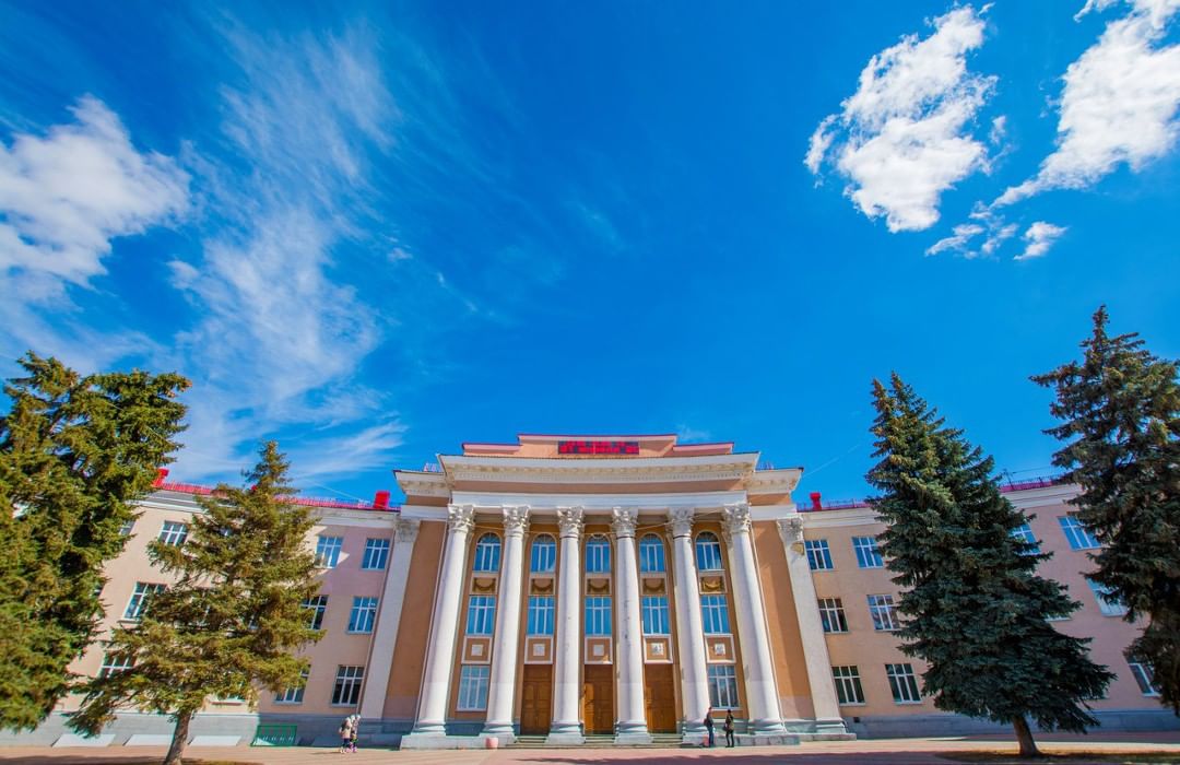 Дворец культуры площадь ленина 1 новокуйбышевск фото Театрально-концертный комплекс "Дворец культуры" г. Новокуйбышевска. Подробная и