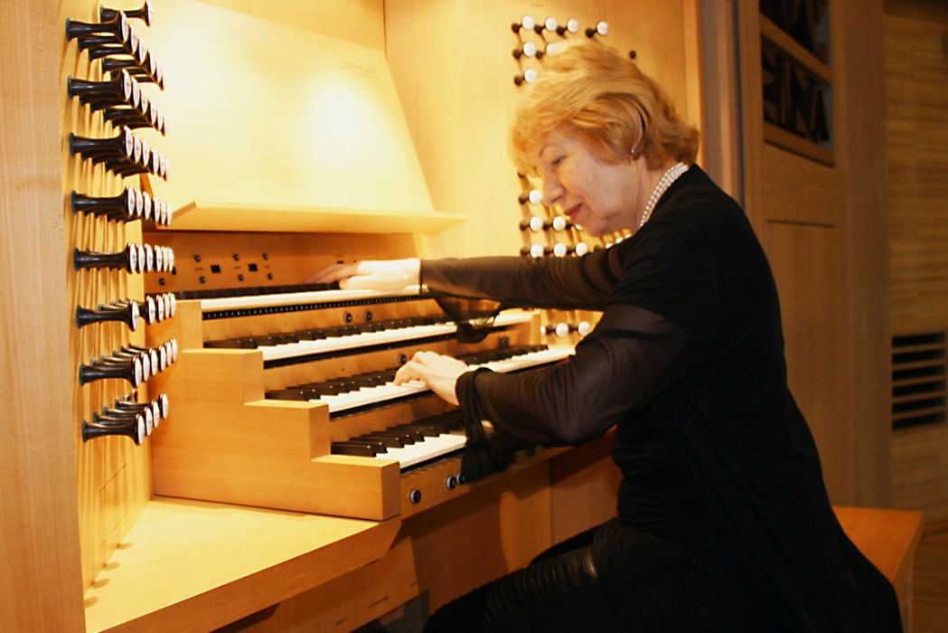 Бах органная музыка лучшее. Органный концерт Бах. Орган Баха в Веймаре. Бах фото.