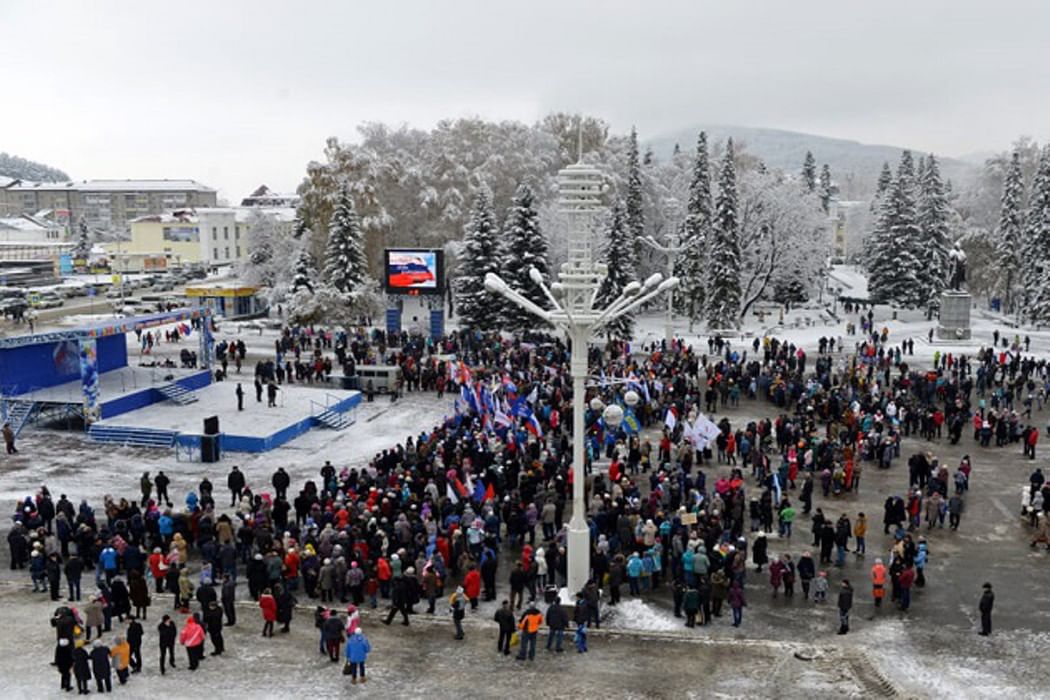 Погода в горно алтайске днем. Горно-Алтайск Центральная площадь. Горно Алтайск площадь зима. Горно-Алтайск зимой 2021. Территория Горно-Алтайск.