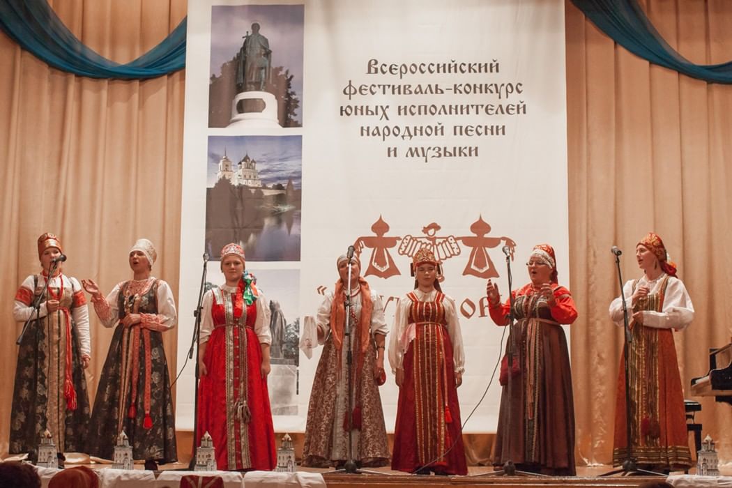 Исполнитель саратовского гимна. Фото хора оусь юратееао. Саратовский областной центр народного творчества им. Всероссийский конкурс исполнителей. Конкурс народных песен.