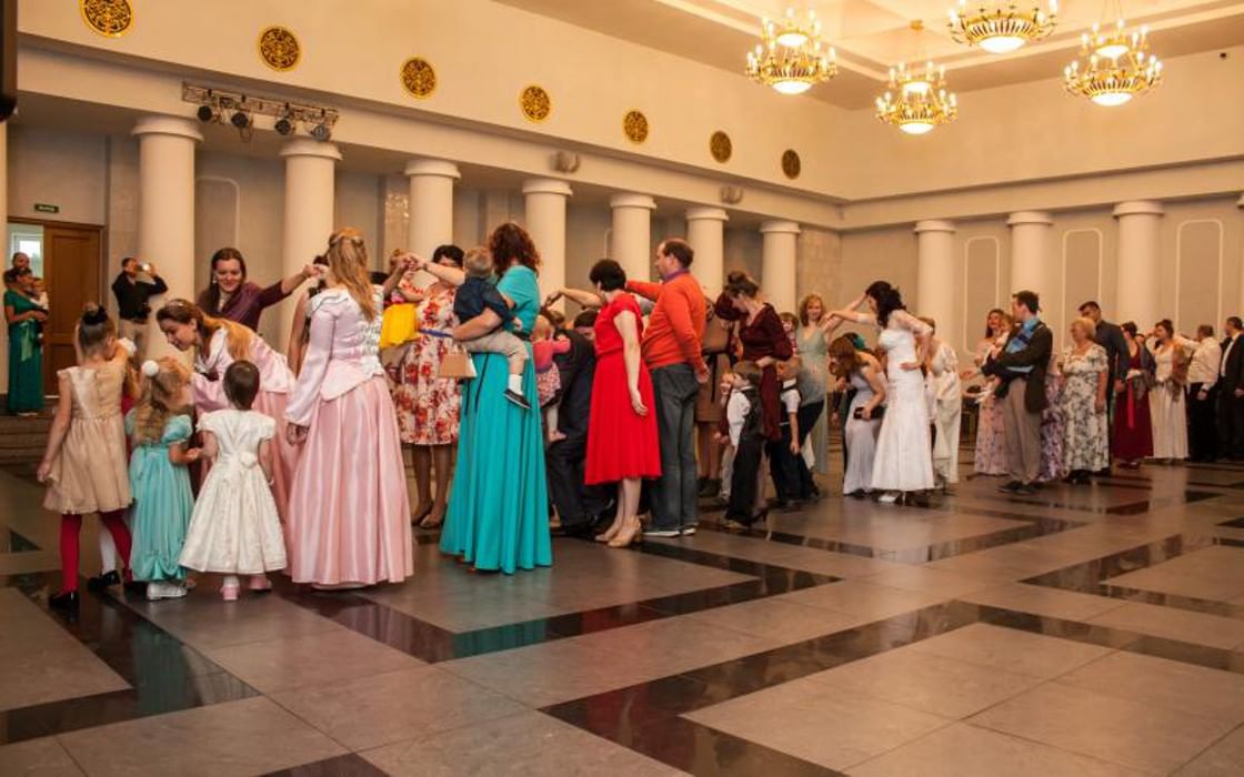 семейный бал. исторические танцы. современный молодежный бал. студенческий осенний бал. бал движения.