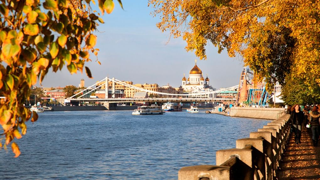 Крымский мост в Москве. Фотография: Николай Винокуров / Фотобанк Лори