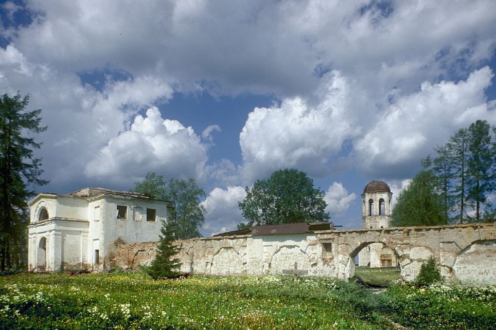 Александро-Ошевенский мужской монастырь. Надвратная церковь Николая Чудотворца