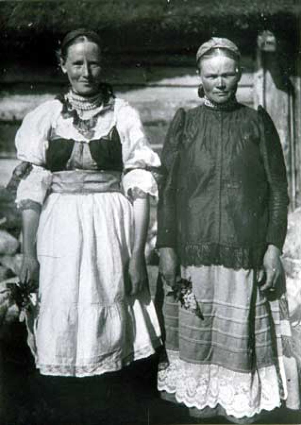 Водские женщины в национальной одежде
